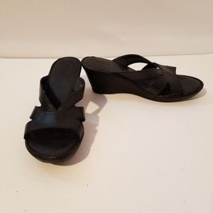 Born Wm's Black Leather Wedge Slip-on Sandals 9M